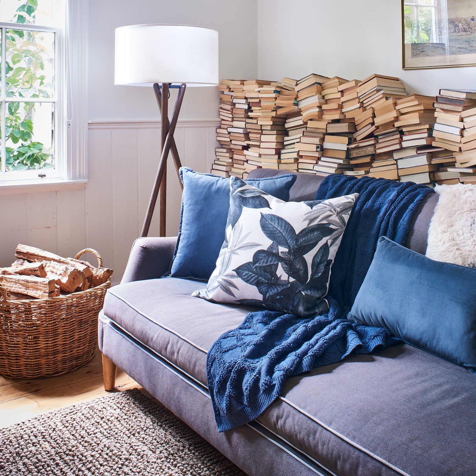 Navy blue hotsell velvet lumbar pillow